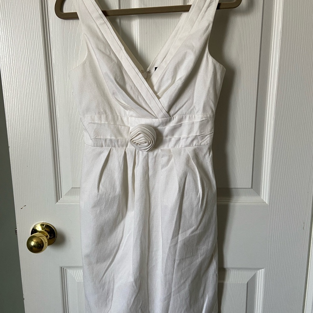 Elegant White Sleeveless Dress